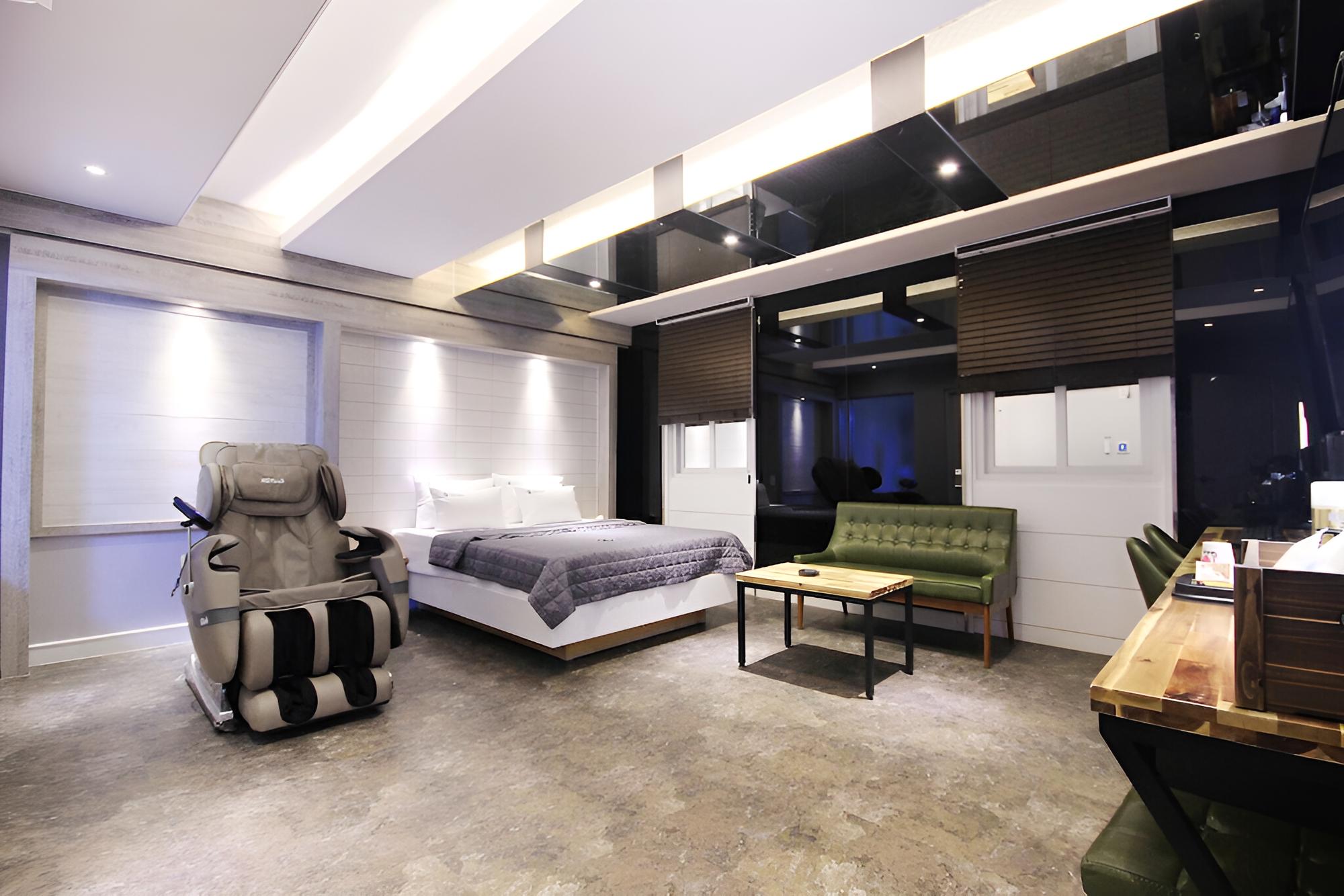 Room (VIP-Massage Chair (PC/Bathtub)) photo 3
