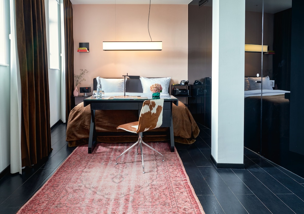 Room (Sir Residence) thumbnail 6