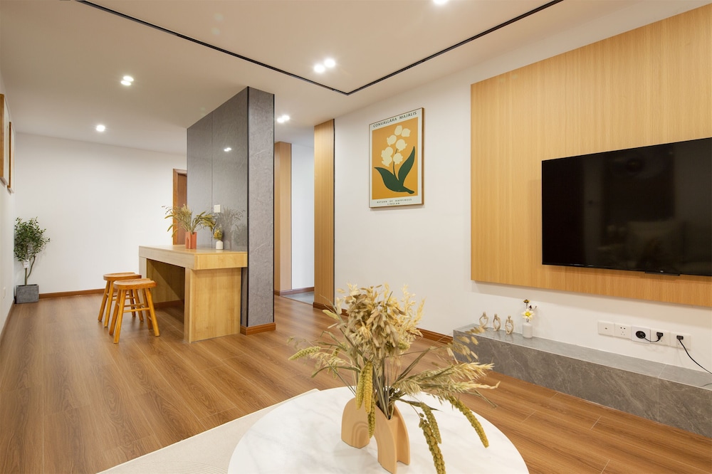 Comfort Apartment, 2 Queen Beds, Ensuite, Ocean View photo 3