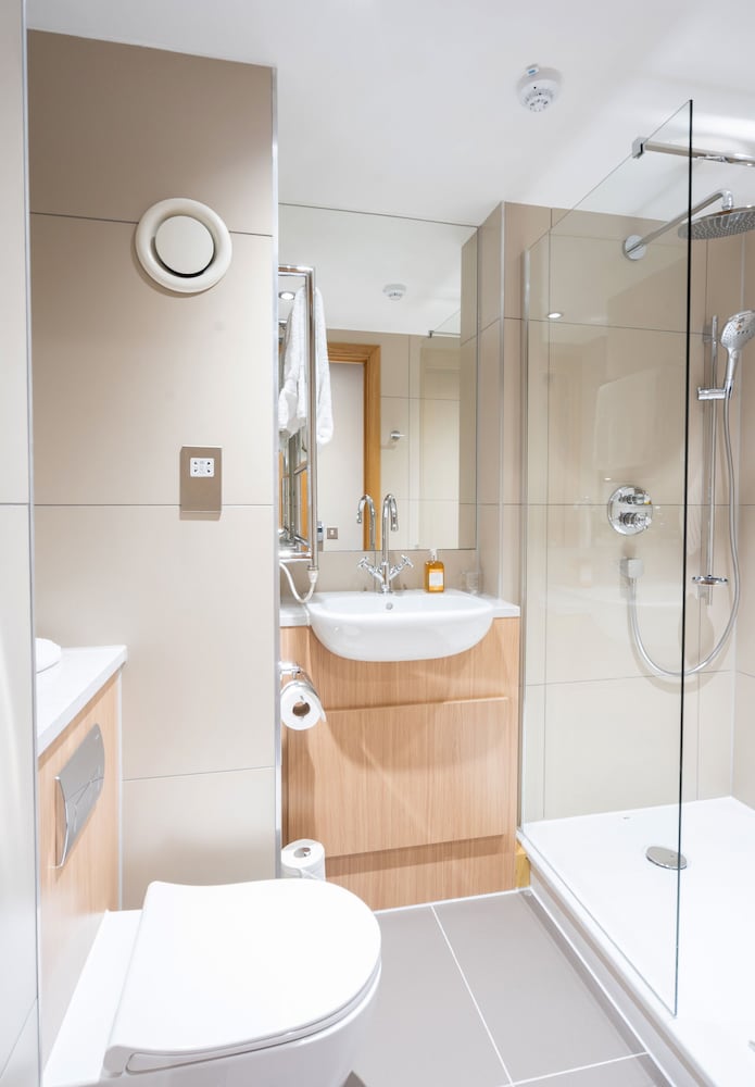 Deluxe Double Room Single Use, Ensuite - Photo 8