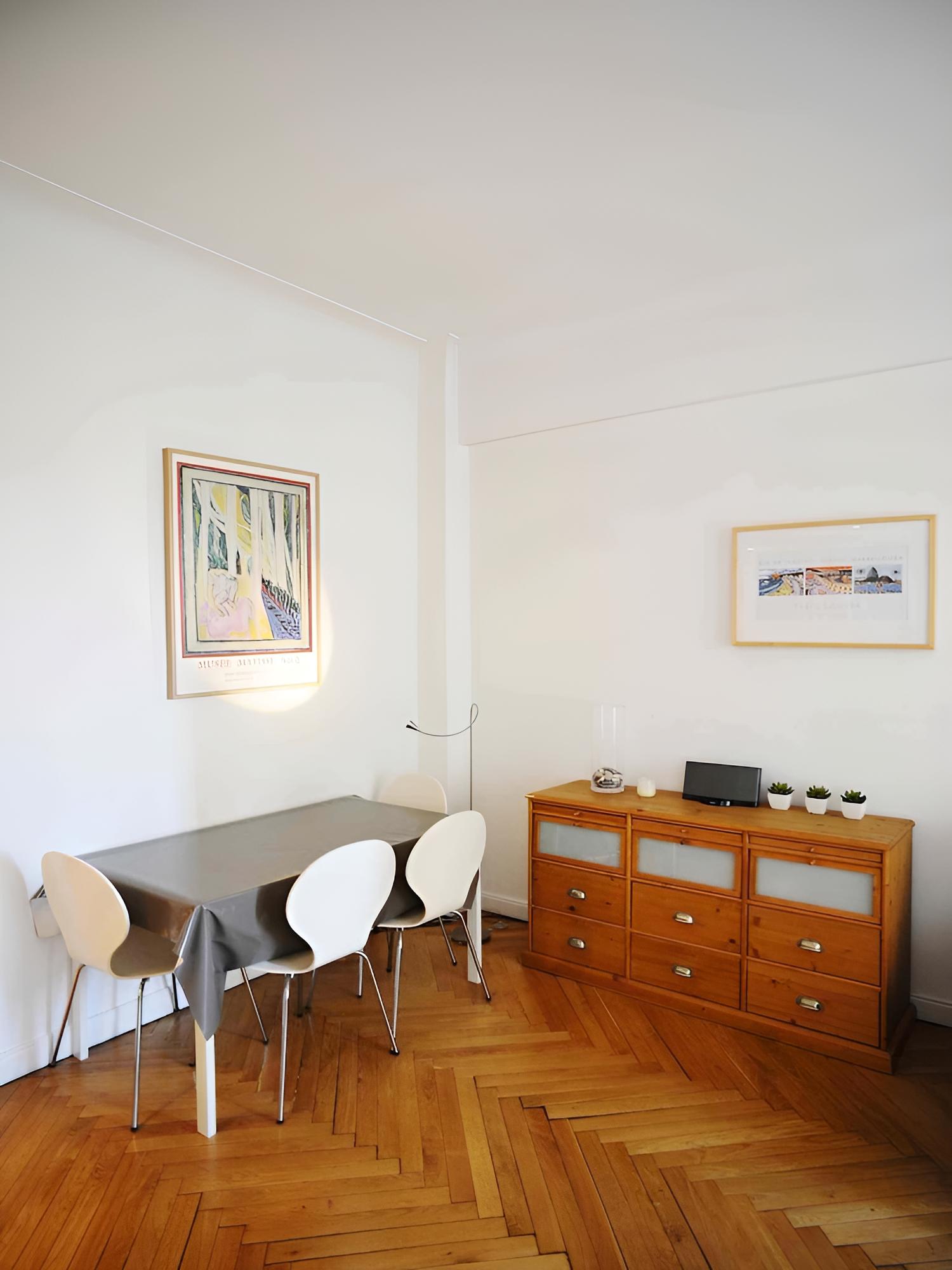 Standard Apartment, 1 Living-Room, 1 Bedroom, Kitchen Us0608817s0731