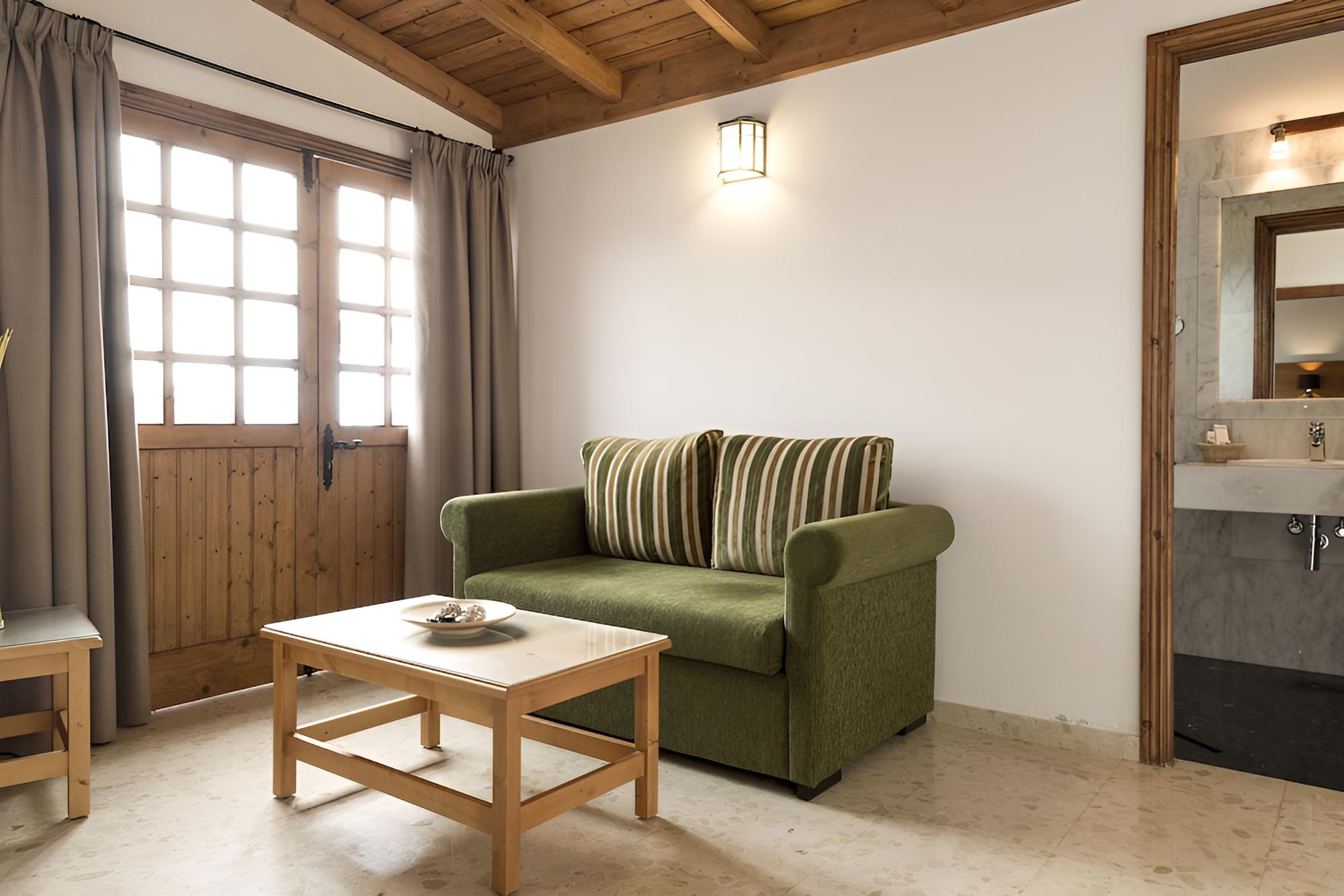 Junior Suite (3 Adults) photo 3