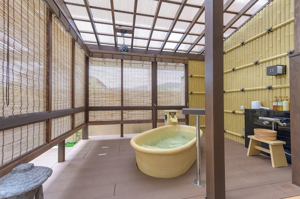 Japanese-Western Style Room NAYOTAKE with Open-Air Bath - Photo 4