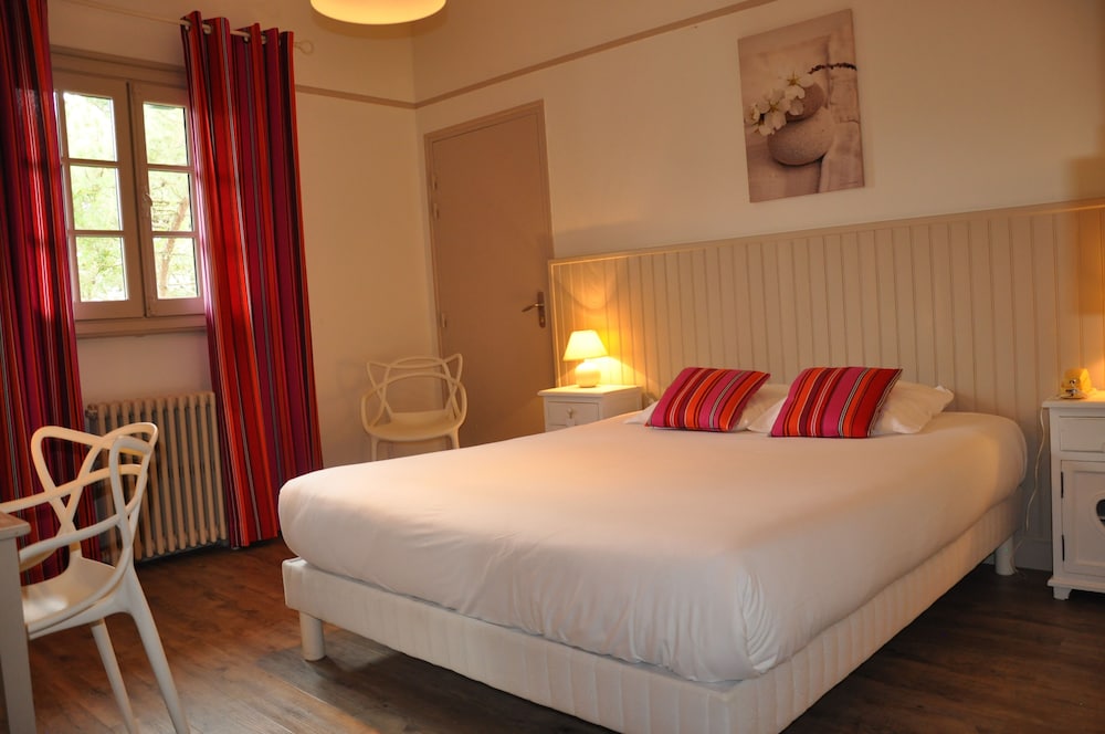 Standard Double Room, Partial Sea View