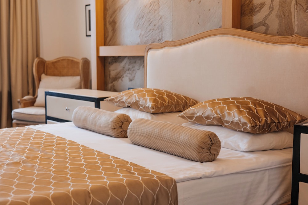 Standard Double Room, 1 King Bed - Photo 8