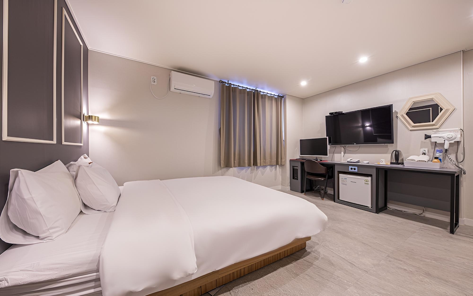 Room (Standard Room B) - Photo 4