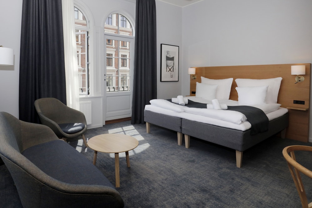 Superior Deluxe Double Room, Canal View