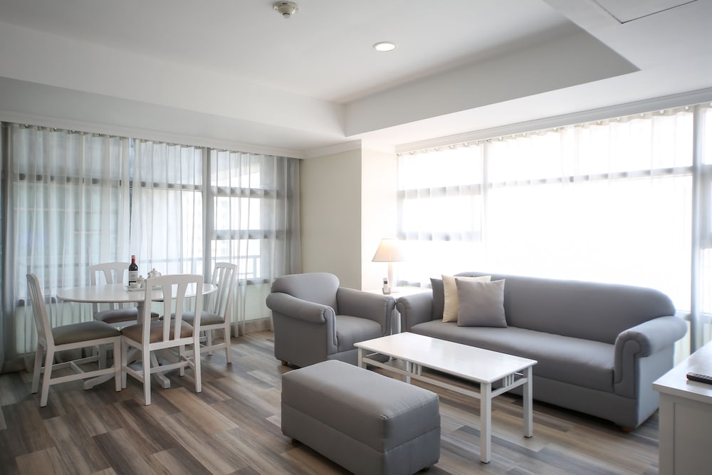 One Bedroom Suite photo 3