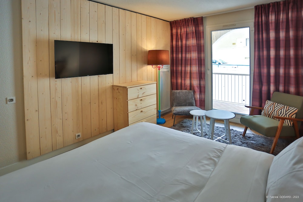 Double Room with Balcony - Photo 12