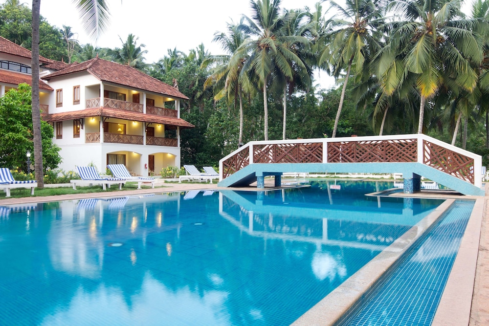 Beach Grove Pool View - Photo 4