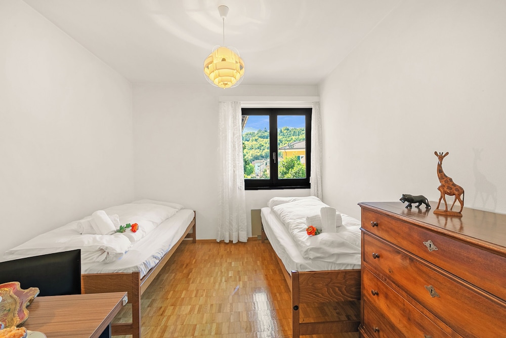 Family House, Multiple Bedrooms (Casa Ana 2 - Losone Center)