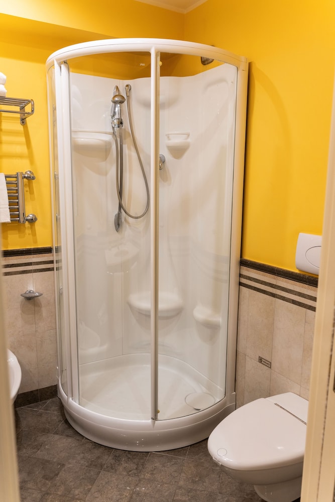 Standard Double Room - Photo 7