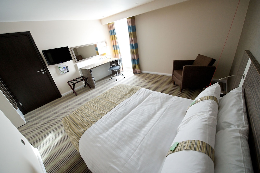 Standard Room, 1 Double Bed (Airport View) - Photo 3
