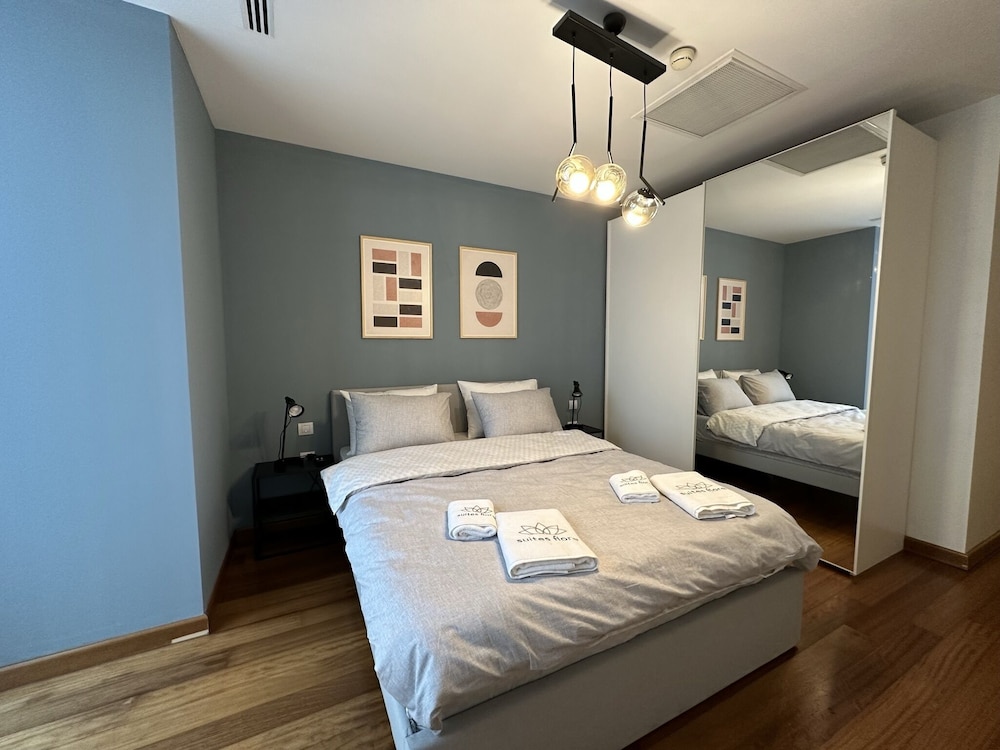 Standard Apartment, 3 Bedrooms, City View photo 3