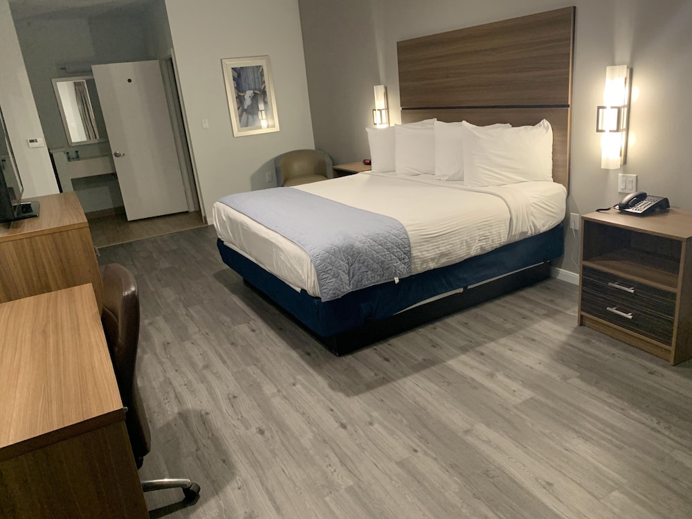 Suite, 1 King Bed, Accessible, Non Smoking (Kitchenette) photo 2