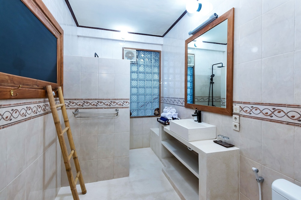 6 Bedroom Beachfront Pool Villa photo 2