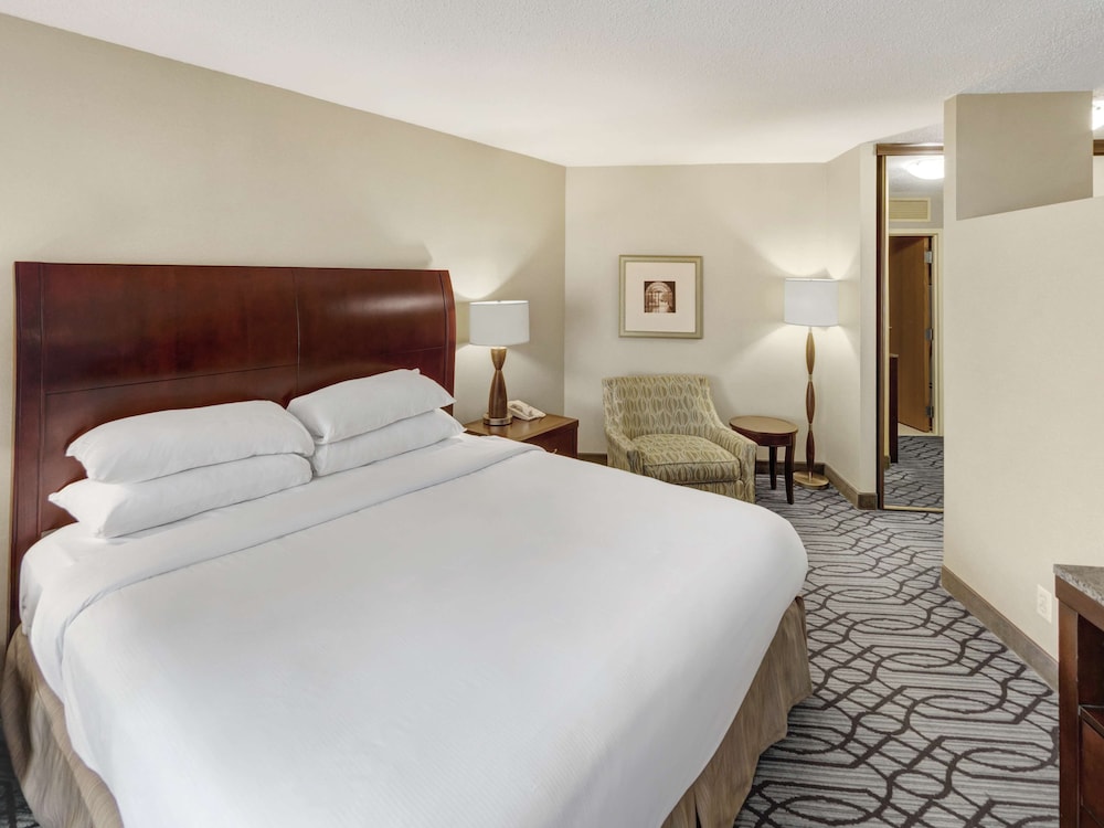 Deluxe Room, 1 King Bed, Non Smoking - Photo 1