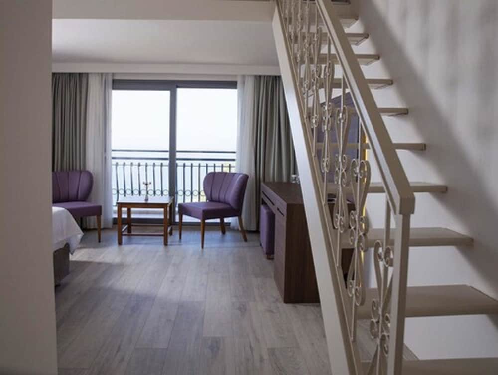 Family Room, Partial Sea View photo 3
