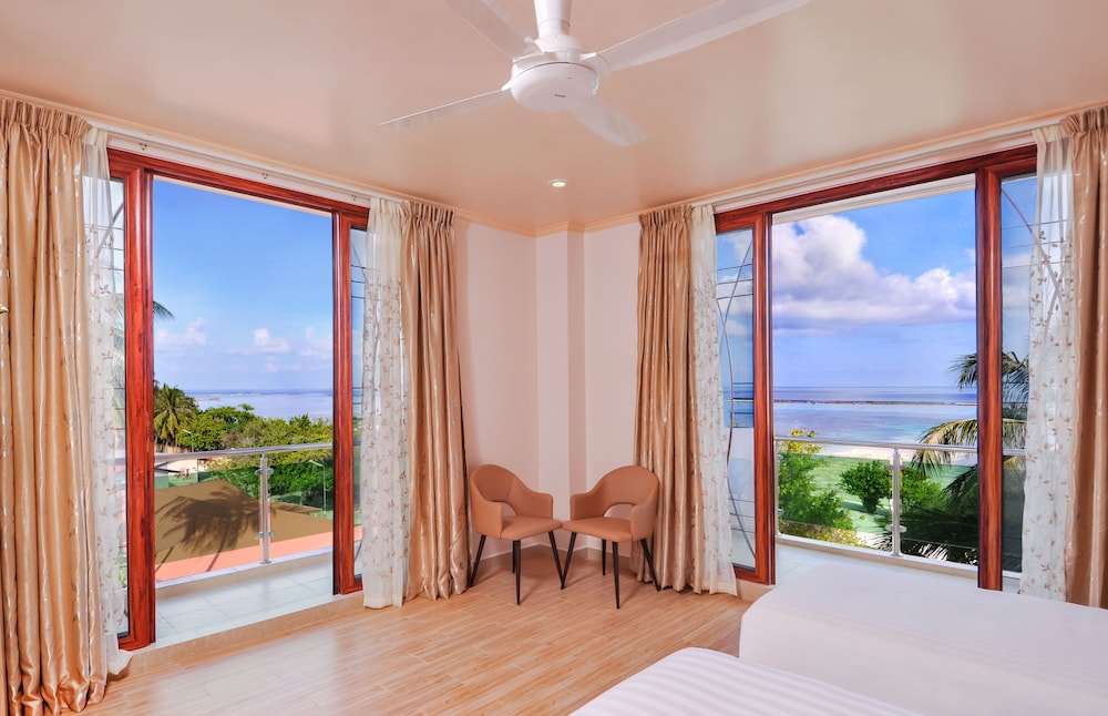Deluxe Triple Room, 1 Bedroom, Sea View photo 2