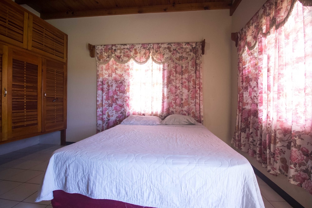 Economy Double Room, 1 Queen Bed photo 1