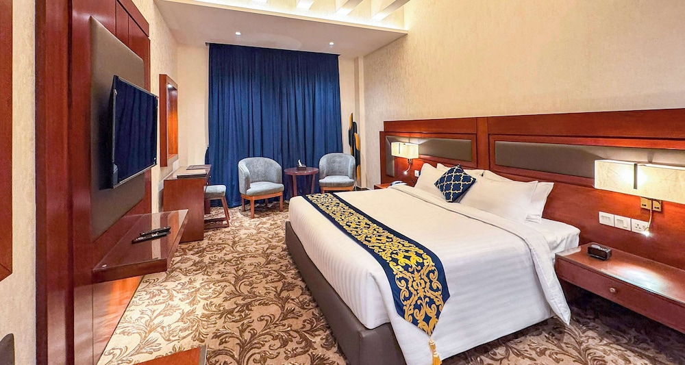 Deluxe Room, 1 King Bed, Non Smoking (Shower Only)