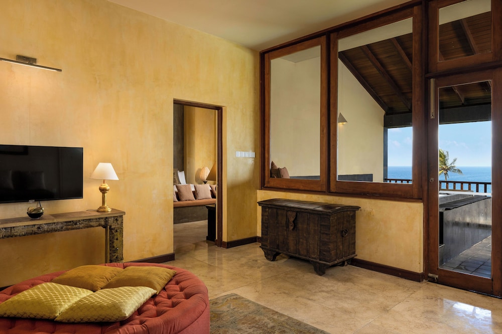 Themed Suite with Pool photo 3