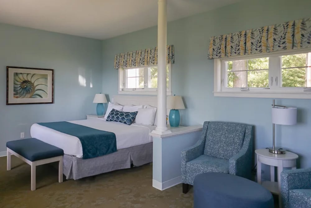 Fairwinds Spa Suite photo 3