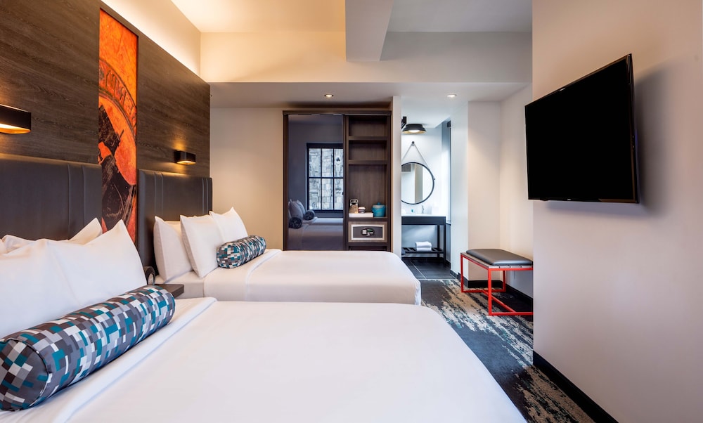 aloft, Room, 2 Queen Beds photo 3