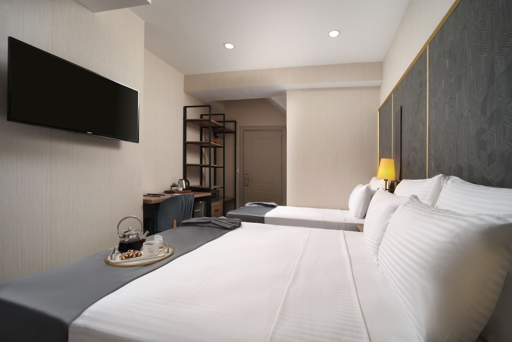 Standard Triple Room - Basement Floor Annex Building photo 2