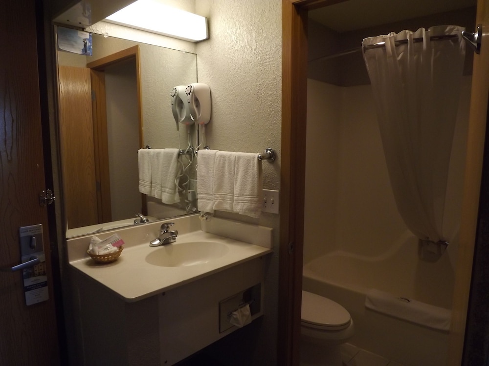 Standard Room, 1 Queen Bed - Photo 3
