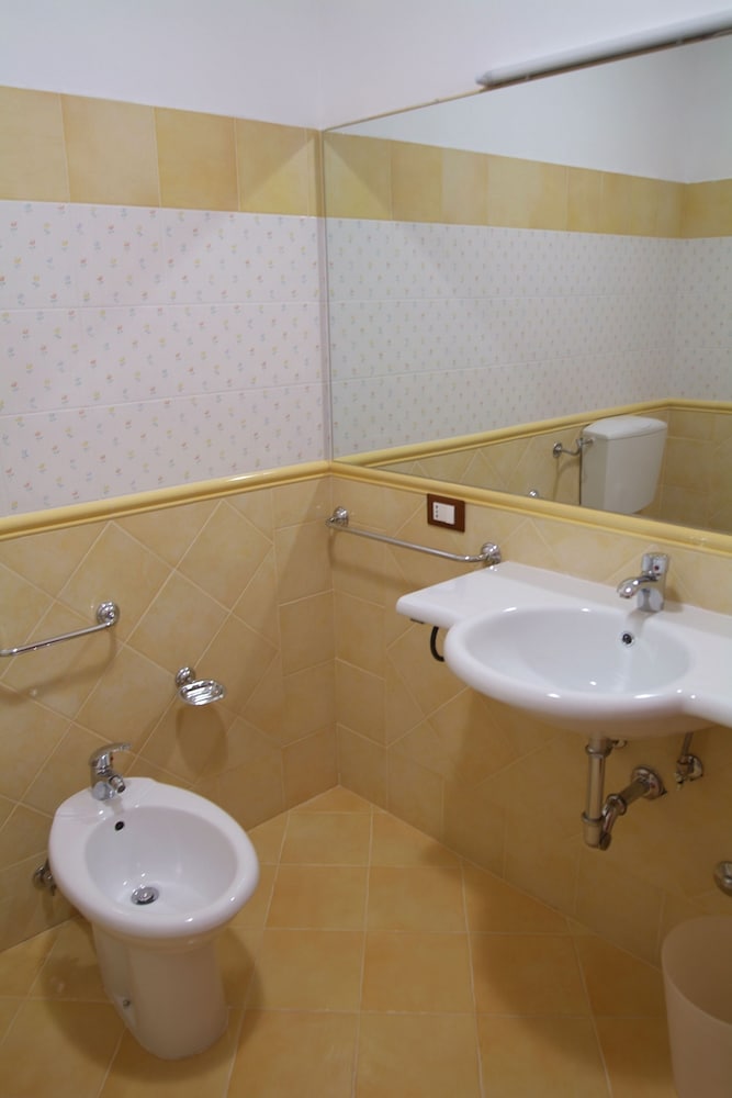 Standard Triple Room photo 2