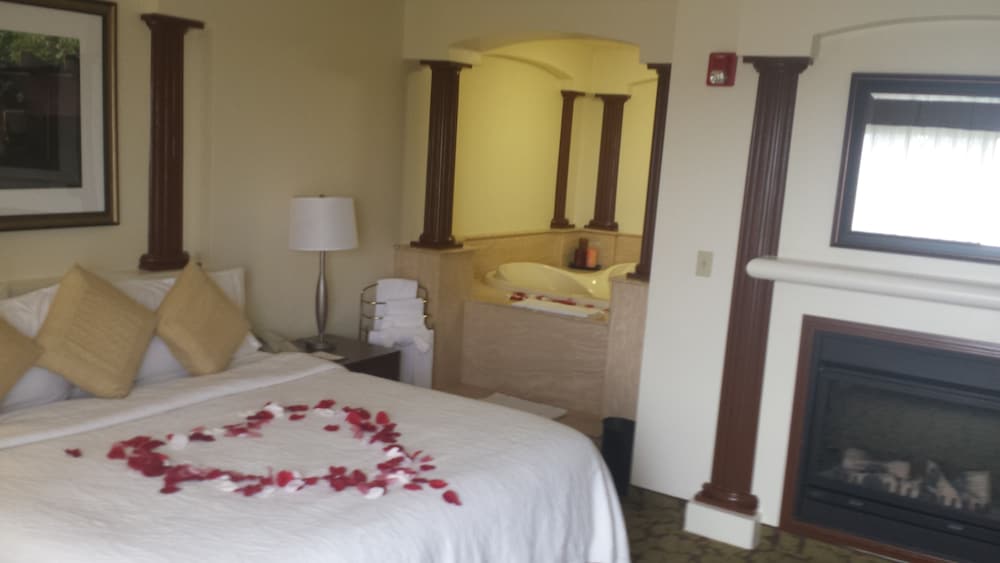 Suite, 1 King Bed, Jetted Tub