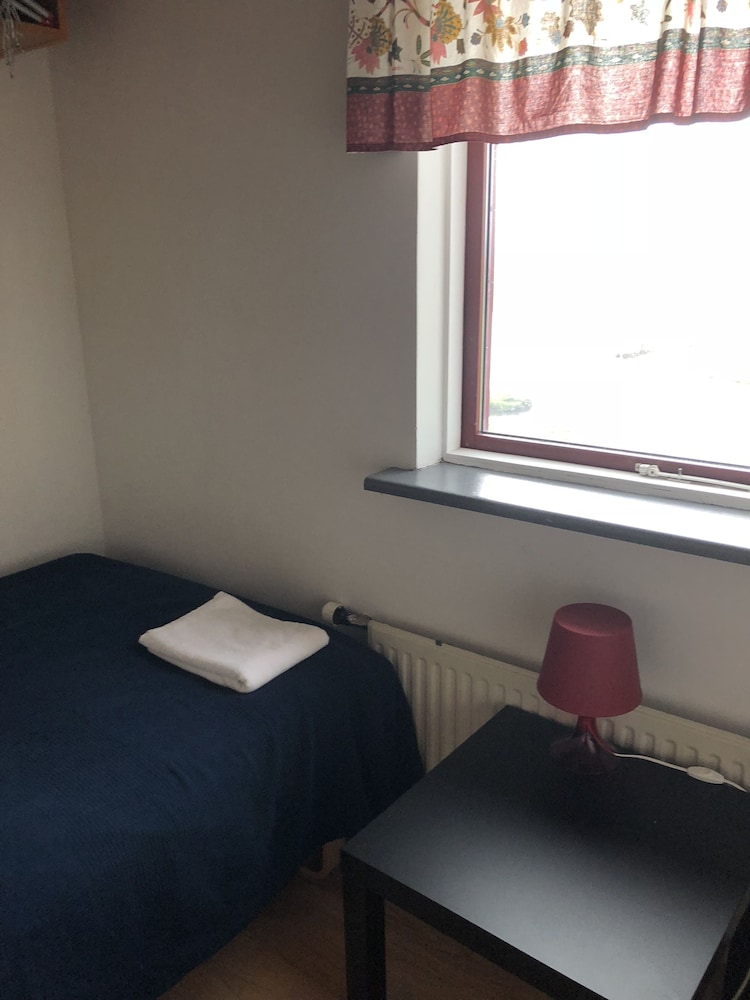 Economy Single Room, Shared Bathroom photo 2