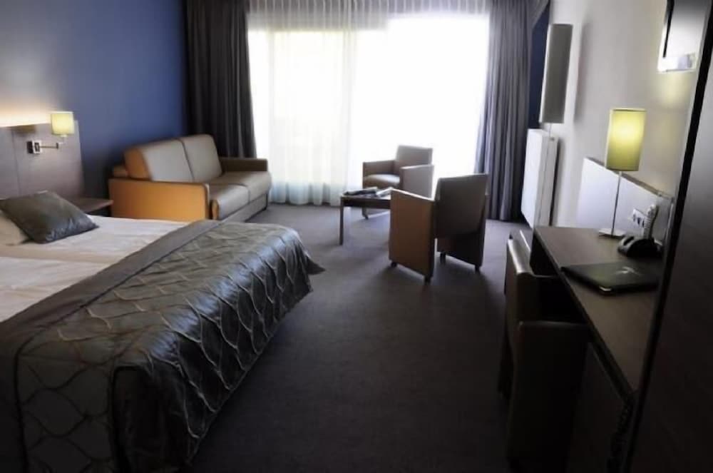 Deluxe Twin Room, Partial Sea View photo 2
