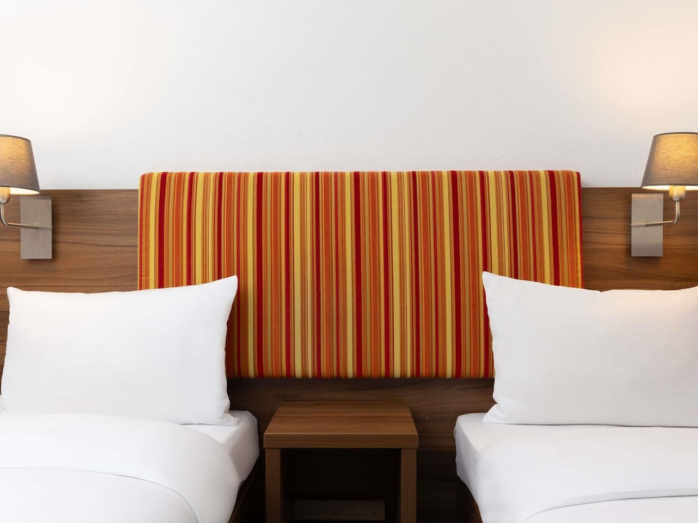 Room, 2 Twin Beds - Photo 3