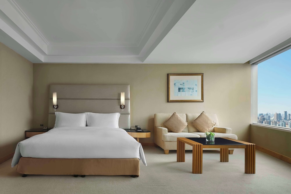 Deluxe Room, 1 King Bed, City View - Photo 1