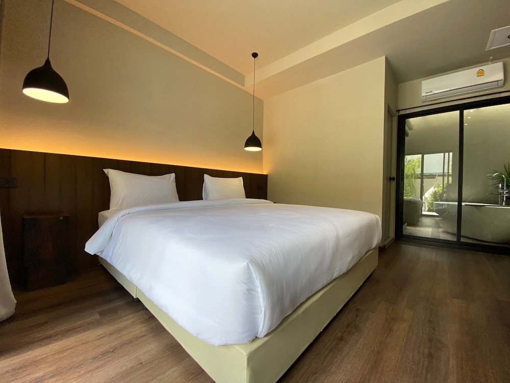 Exclusive Double Room, 1 King Bed, Bathtub, Garden Area
