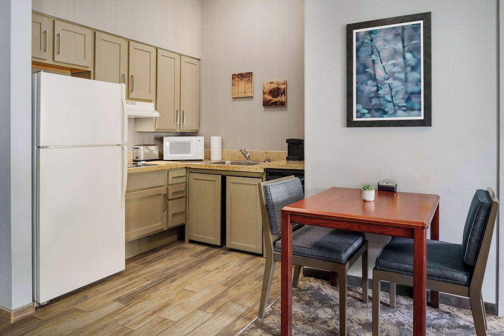 Suite, 2 Bedrooms, Accessible, Non Smoking (Roll-in Shower) - Photo 5