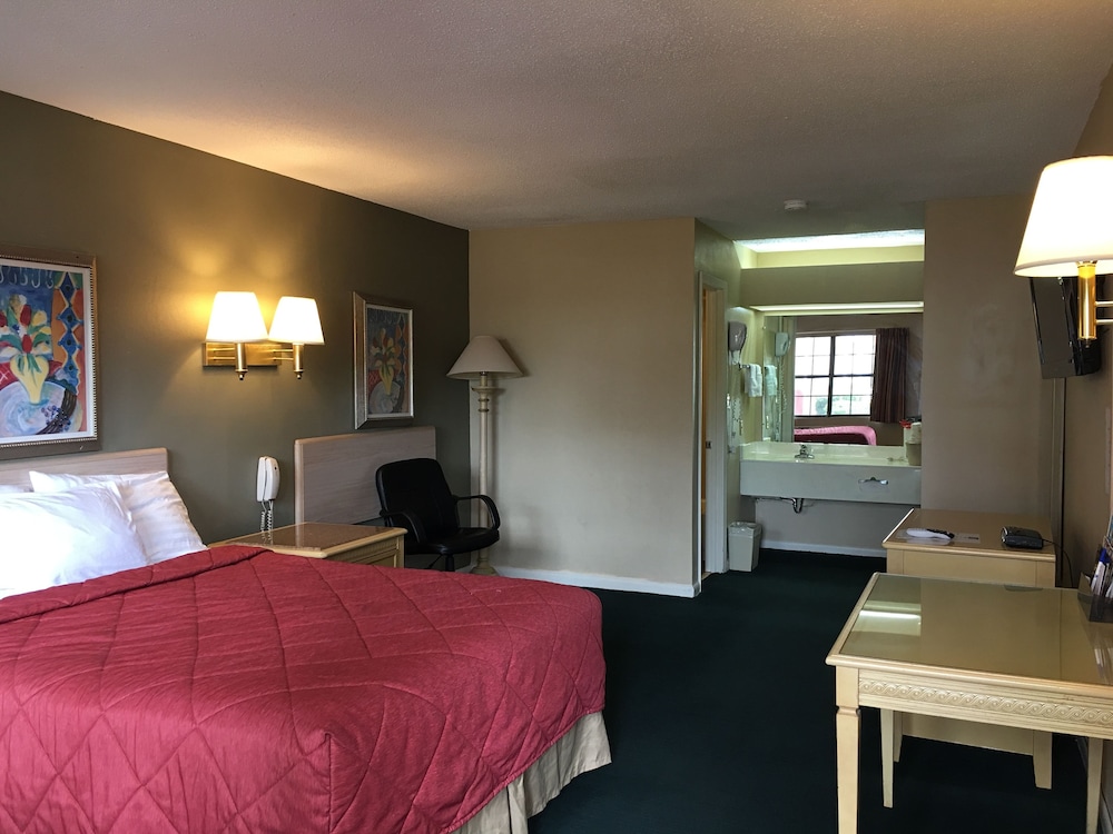 Room, 1 Queen Bed, Non Smoking - Photo 2