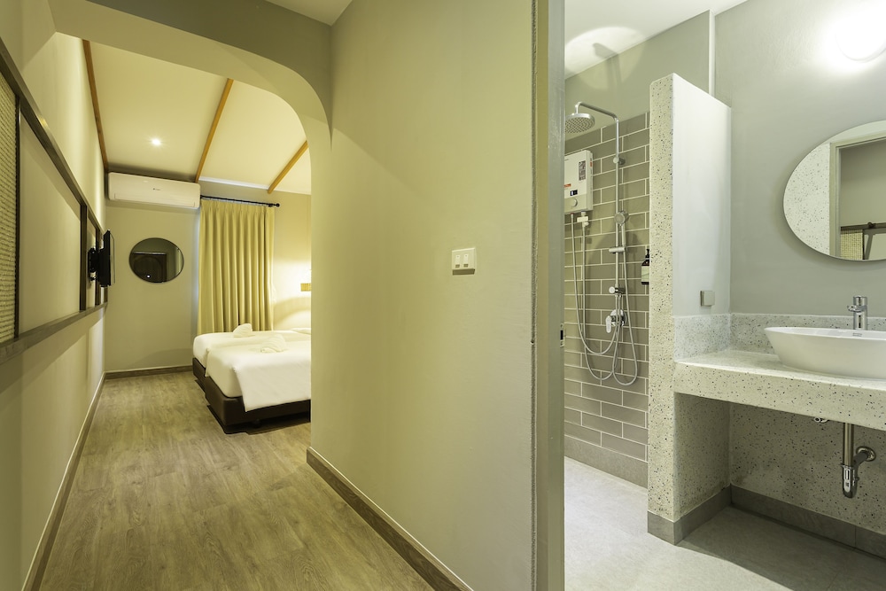 Standard Twin Room - Photo 3