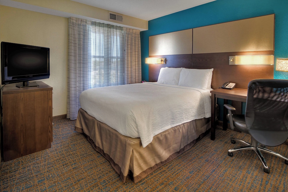 Suite, 1 Bedroom - Photo 2