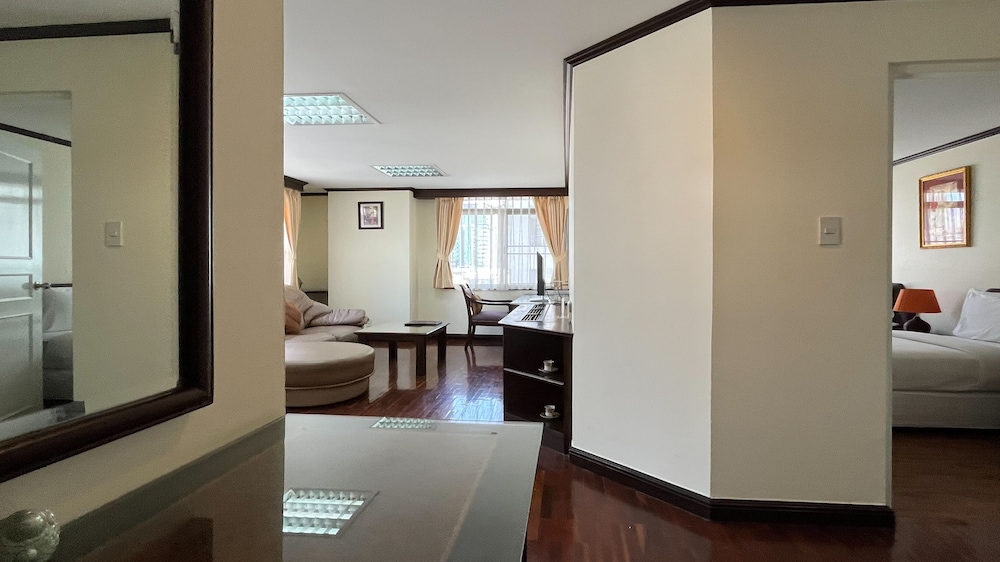 Executive Suite, 2 Twin Beds, Non Smoking, City View photo 3