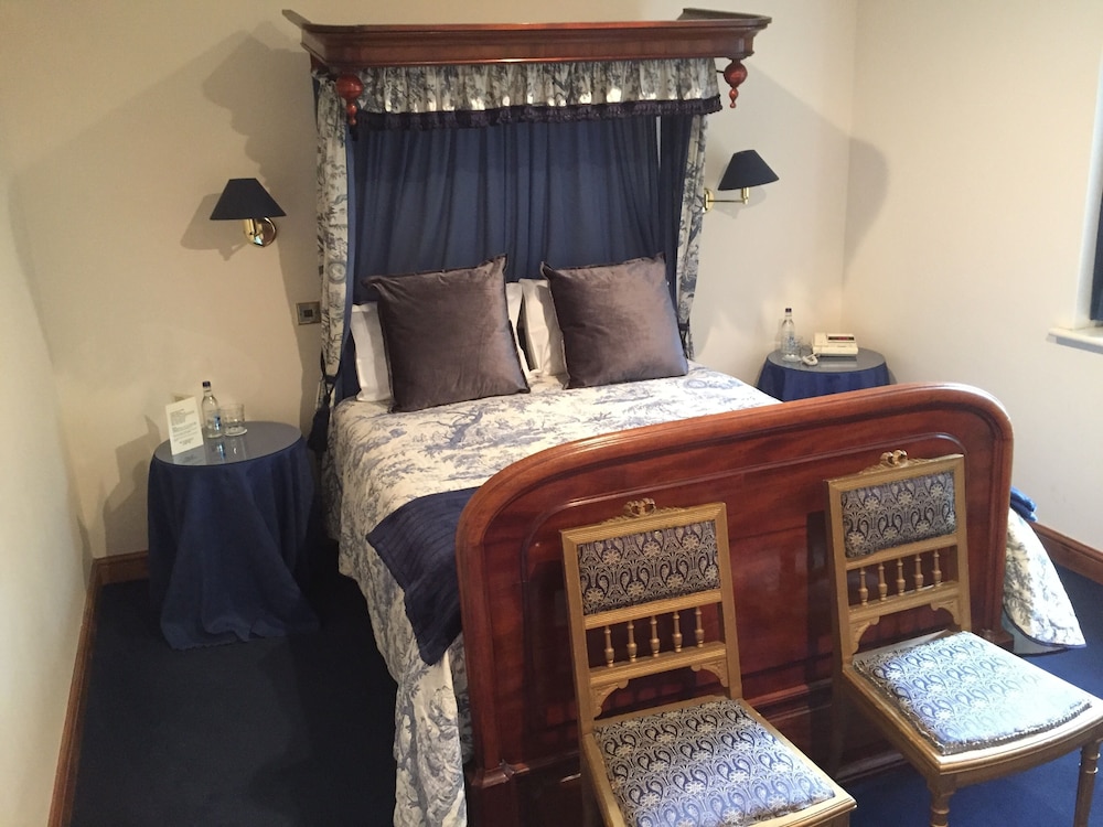 Double Room, Ensuite (Superior - Half Tester) photo 1