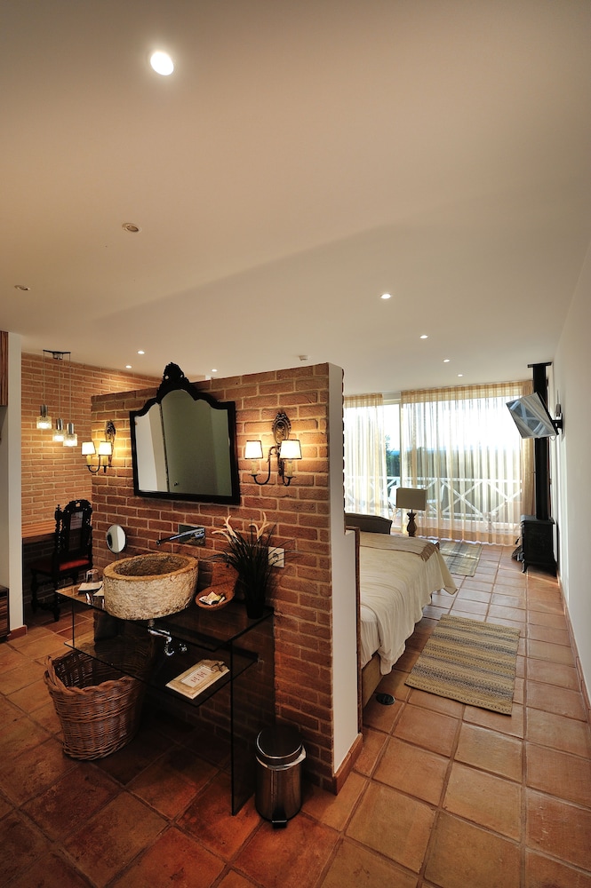 Deluxe Studio Suite, Fireplace