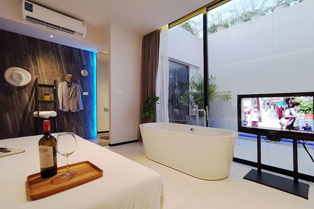 Basic Suite photo 1