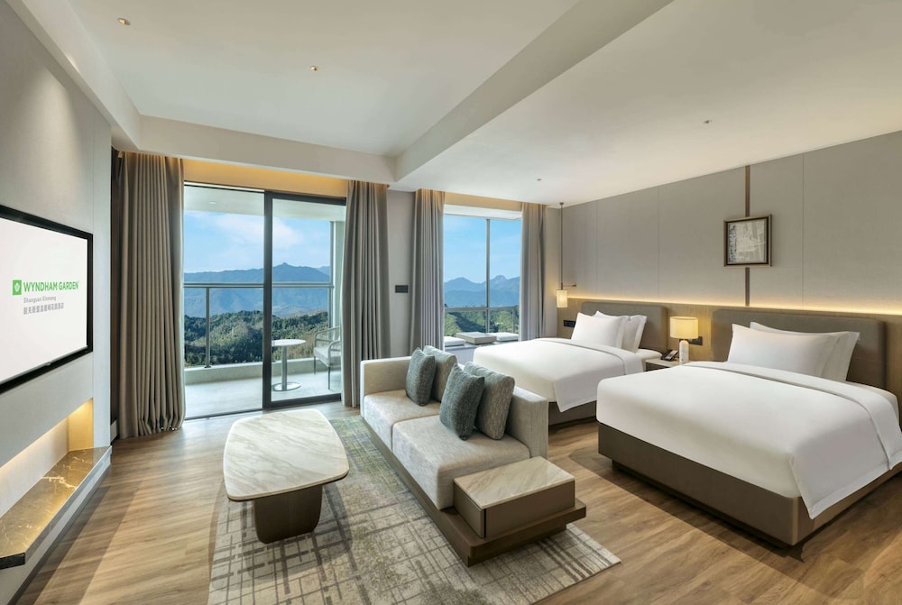 Room, Multiple Beds, Mobility Accessible, Non Smoking (Hot Spring Pool)