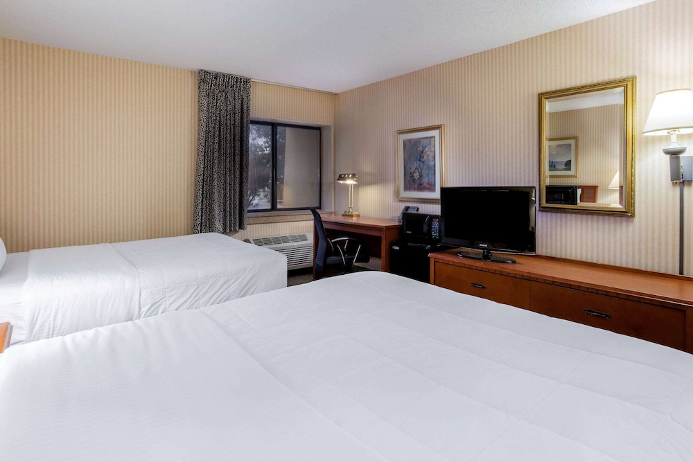 Room, 2 Double Beds, Non Smoking - Photo 3