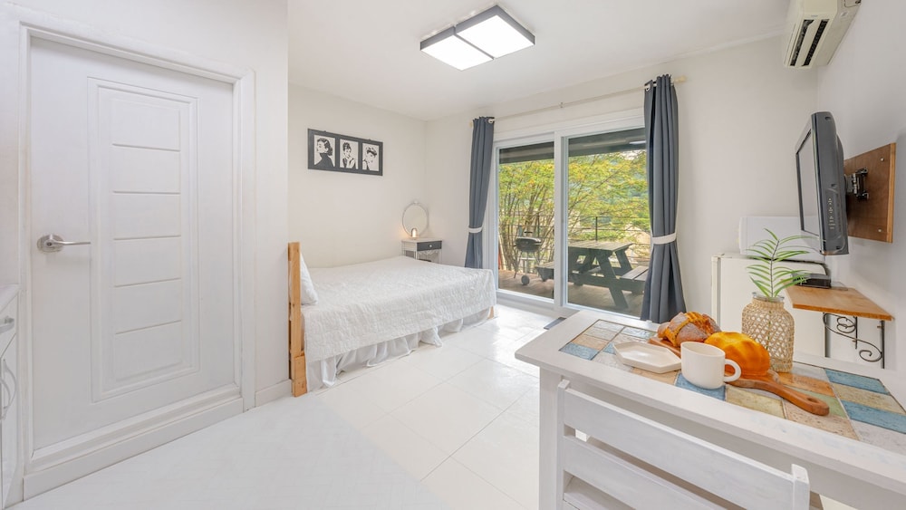 Basic Room, 1 Bedroom (binari)