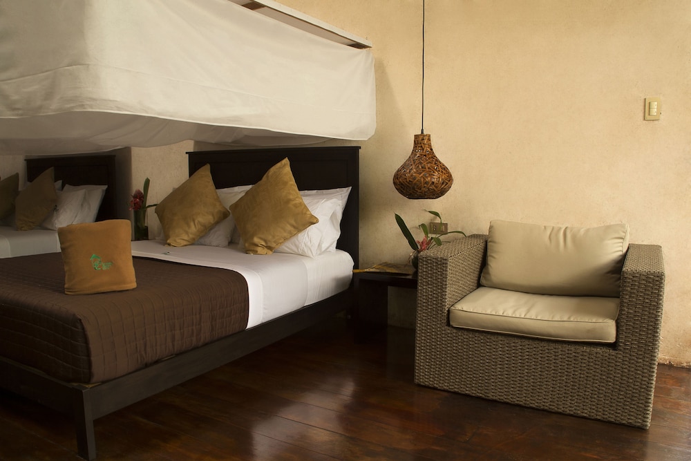 Deluxe Suite, 2 Queen Beds, Terrace, Garden View photo 2