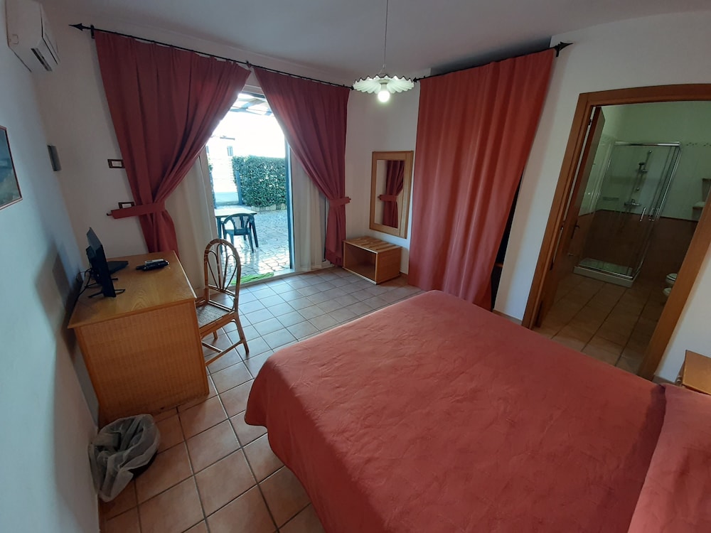 Classic Double Room - Photo 9